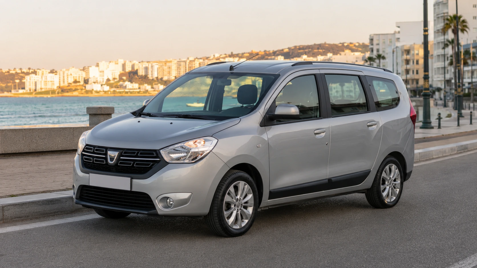 Dacia Lodgy en location monospace familial sur la Corniche de Tanger