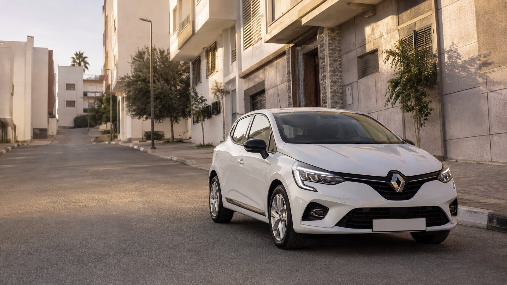 Renault Clio 5 de location dans le quartier Ben Dibane à Tanger