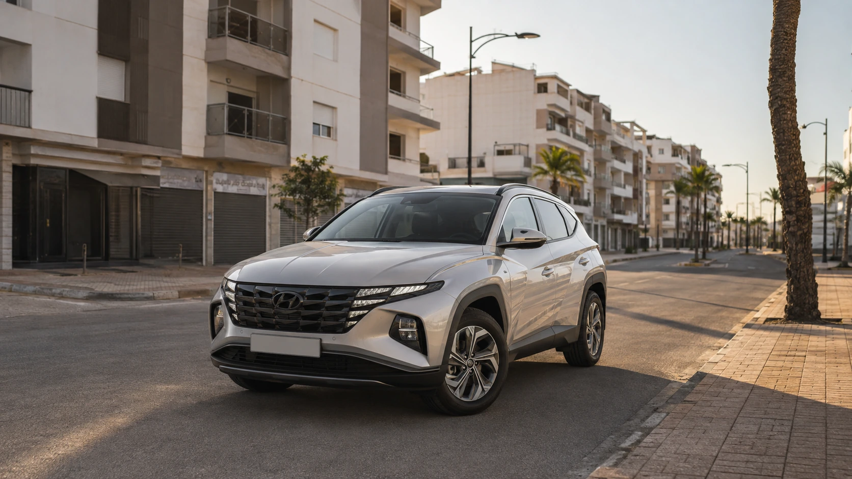 Hyundai Tucson de location dans un environnement urbain à Ahlan, Tanger