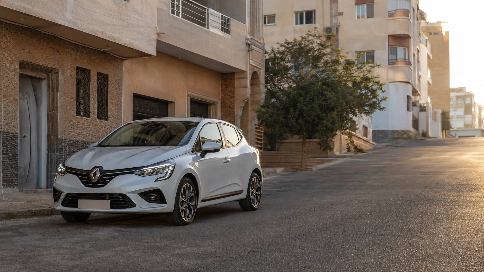 Voiture de location récente dans le quartier Hay Zaoudia à Tanger